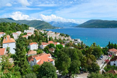 Bir Herceg Novi manzaralı kale duvarı, Karadağ