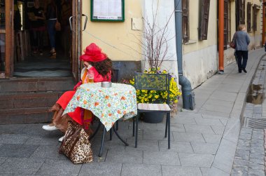 Sokak Stikliu, Old Town, Vilnius başında küçük kafe