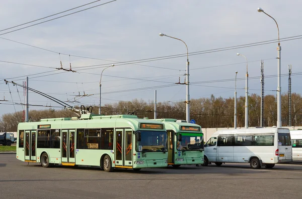 Wózek na autobusy i taksówki na końcowym przystanku, Gomel, Białoruś — Zdjęcie stockowe