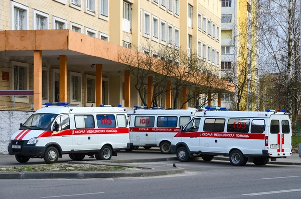 Ambulâncias estão na subestação número 5, Gomel, Bielorrússia — Fotografia de Stock