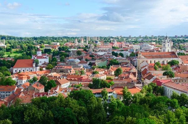 Vista da Cidade Velha da montanha de Gediminas, Vilnius, Lituânia — Fotografia de Stock
