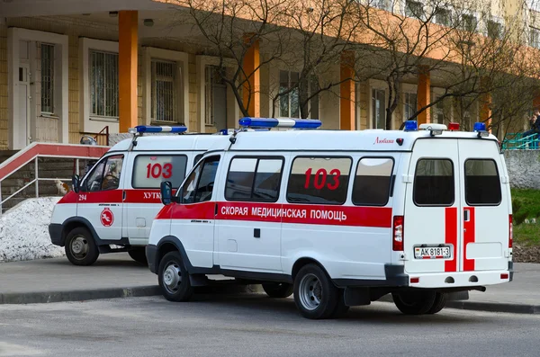 Ambulâncias estão na subestação número 5, Gomel, Bielorrússia — Fotografia de Stock