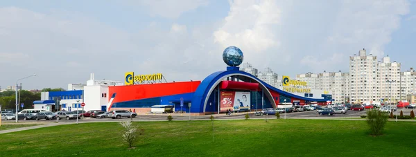 대형 슈퍼마켓 Euroopt 거리 Khatayevich, 호몔, 벨라루스에 — 스톡 사진