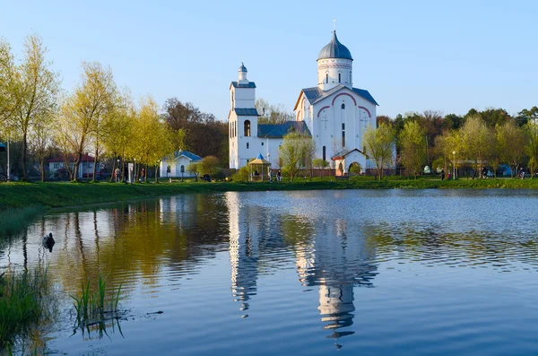 Igreja de São Alexandre Nevsky em área de recreação Lagoas, Gomel, Bielorrússia — Fotografia de Stock