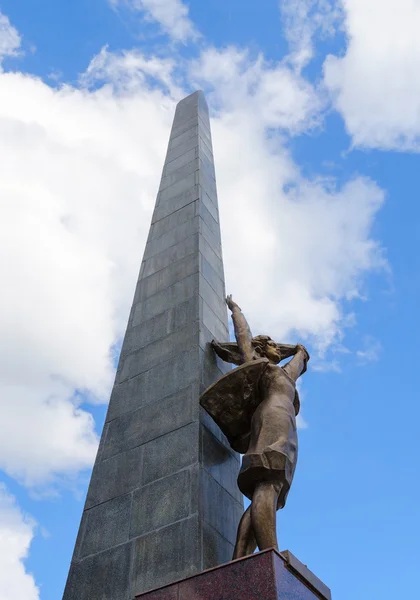Monumento a los miembros del Komsomol - combatientes clandestinos, Gomel, Belarús — Foto de Stock