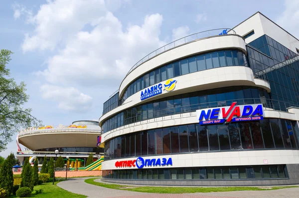 Modern building of business center "Pushkin Plaza" and circus, Gomel, Belarus — Stock Photo, Image
