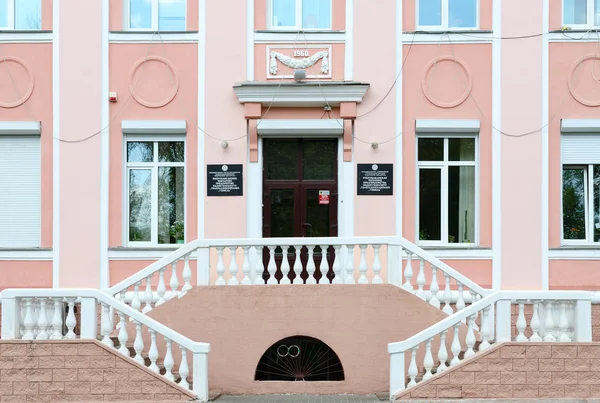 Radyo ve televizyon Merkezi, Gomel, Beyaz Rusya bina girişine — Stok fotoğraf