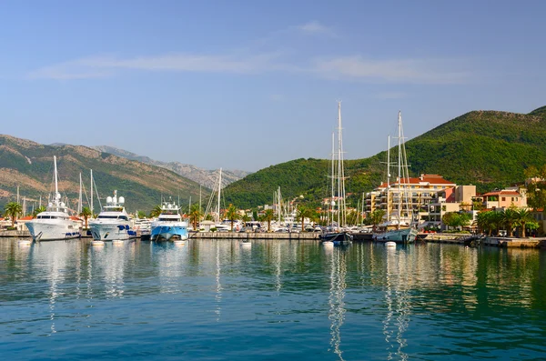 Wybrzeżu Zatoki Tivat, Tivat, Czarnogóra — Zdjęcie stockowe