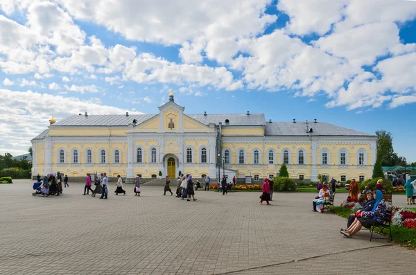 聖なる三位一体セラフィム-Diveevo 修道院、ロシアにおける食堂住宅 — ストック写真