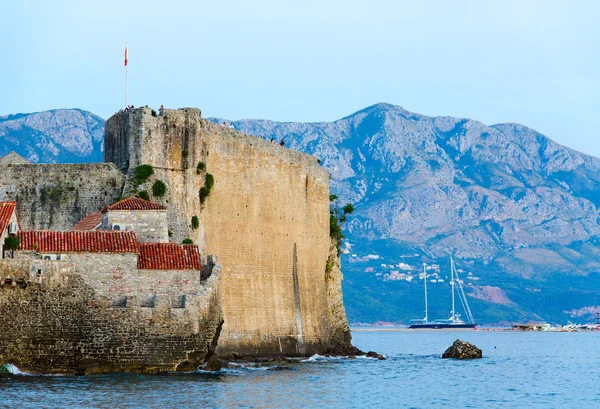 Akşam görünümü Kalesi, eski şehir, Budva, Karadağ — Stok fotoğraf