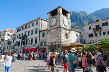 Saat Kulesi üzerinde Oruzja Plaza, Old Town, Kotor, Karadağ