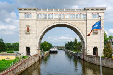 Gezilebilir ağ geçidi için Uglich Hidroelektrik Santrali, Uglich, Rusya Federasyonu
