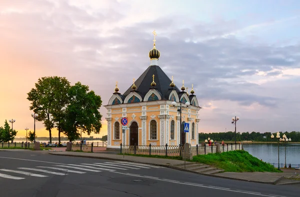 夕暮れ時の奇跡の労働者ニコラス礼拝堂、リビンスク、ロシア — ストック写真
