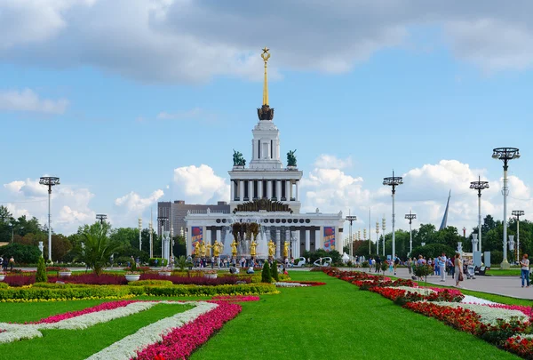 Huvudsaklig paviljong av utställningen av prestationer medborgareekonomi, Moscow, Ryssland — Stockfoto