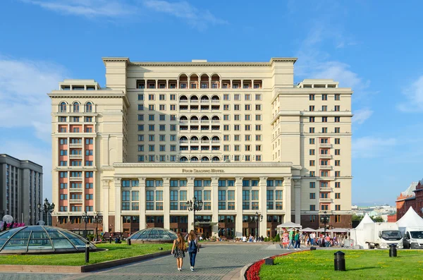 Vier Jahreszeiten hotel moscow 5 * (früher - hotel "moscow"), russland — Stockfoto