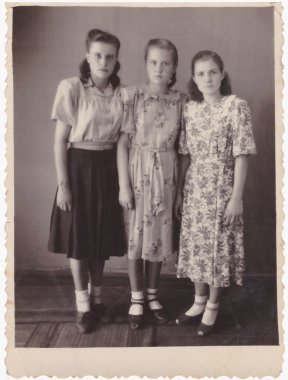 Tam büyüme üç kız arkadaş Grup portresi (vintage phot