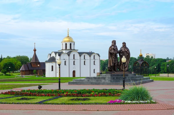 Пам'ятник князеві Олександрові Невського, Благовіщенському храмі, Вітебську, Білорусь — стокове фото