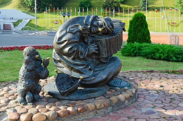 Sculpture Wandering musician or Street clown, Vitebsk, Belarus — Stock Photo, Image