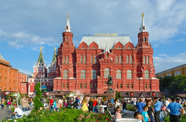 Państwowe Muzeum Historyczne (widok od Plac Maneżowy), Moskwa, Rosja — Zdjęcie stockowe