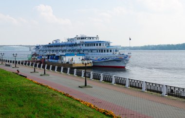 Yolcu gemisi Alexandre Benois nehir iskele Kostroma, Rusya üzerinde 
