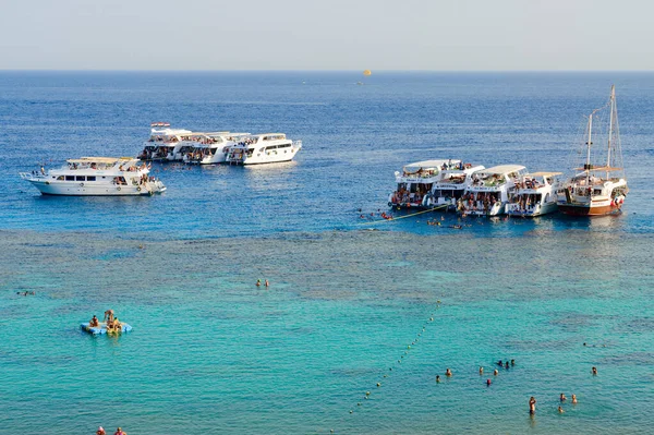 Sharm Sheikh Egipto Septiembre 2019 Naves Cerca Los Arrecifes Coral — Foto de Stock