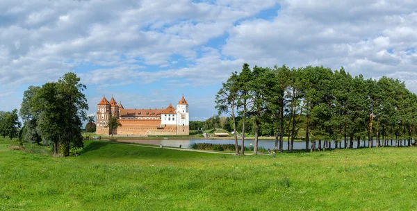 Mir Burg, Weißrussland. Panorama — Stockfoto