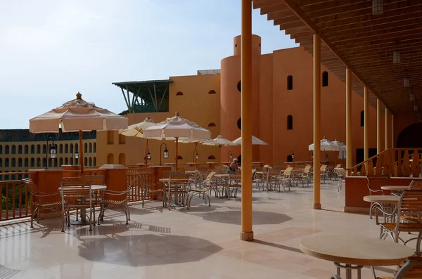 Egypt, Taba, Intercontinental Taba Heights Resort 5. La terraza superior, la salida desde el bar del vestíbulo — Foto de Stock