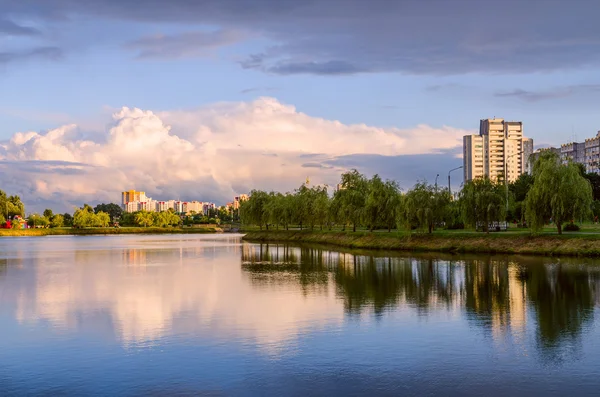 Al atardecer después de la lluvia — Foto de Stock