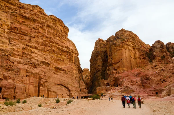 Jordan, Petra, den antika staden uthuggna i berget — Stockfoto
