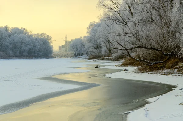 Coucher de soleil de décembre sur la rivière — Photo