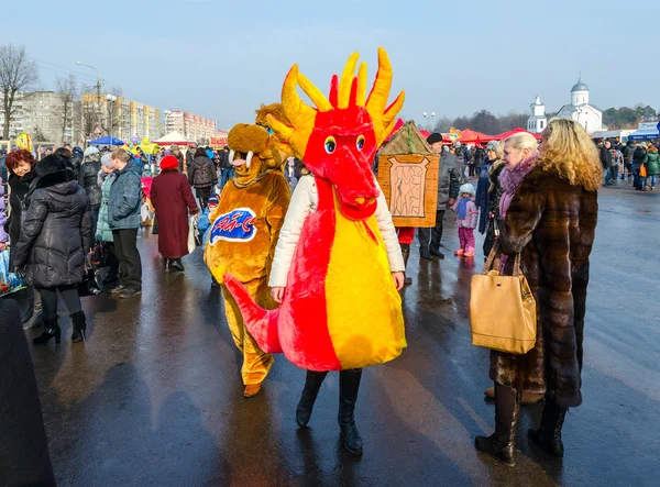 Muñecas de crecimiento en Shrovetide — Foto de Stock