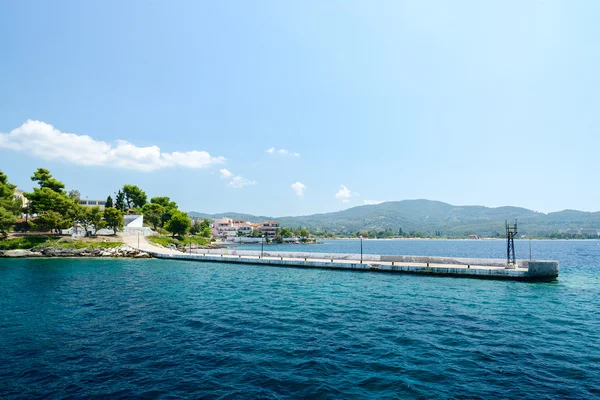 Grekland, Sithonia, gammal brygga i Néos Marmarás — Stockfoto