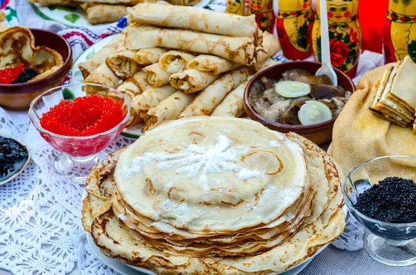 Krep çeşitli dolgular, havyar, mantar ile