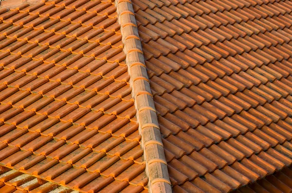 Dakpannen gemaakt van natuurlijke materialen — Stockfoto