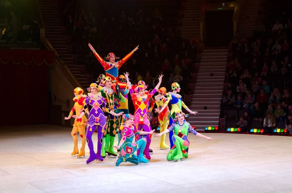 Halatlar atlama ile tur Moskova sirk buz akrobatlar üzerinde