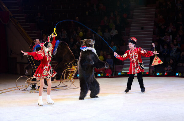 Moscow Circus on Ice with number Trained bears 