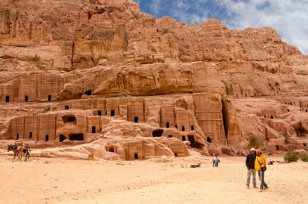 Jordania, Petra, antigua necrópolis tallada en la roca —  Fotos de Stock