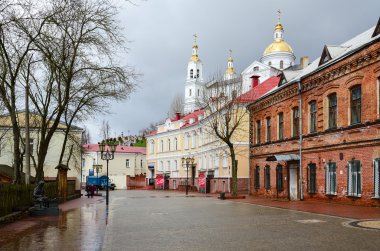 Tolstoy sokak manzarası olan kutsal Dormition Katedrali, Vitebsk, Beyaz Rusya