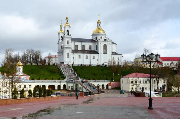 聖の生神女就寝大聖堂と聖霊女子修道院、ヴィチェプスク — ストック写真