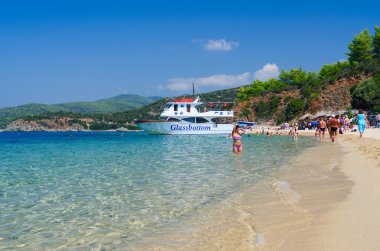 Sithonia, Yunanistan yarımadasının sahil keyfi teknede