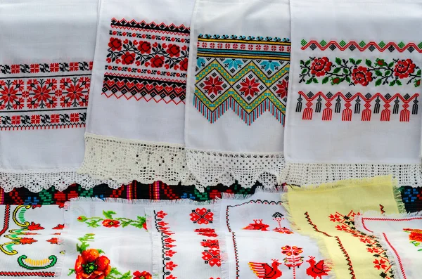 Belarusian towels with embroidered traditional ornament — Stock Photo, Image