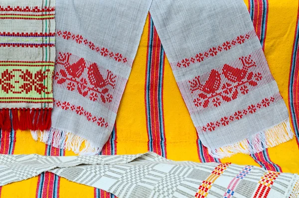 Toallas bielorrusas con un ornamento tradicional —  Fotos de Stock