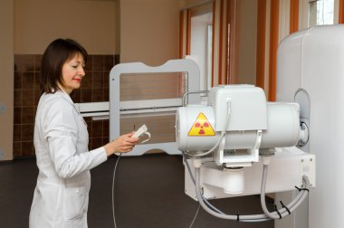 roentgenographer hazırlık dijital röntgen cihazı çalışmaları denetler