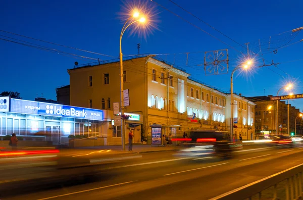 Sovetskaya Street på kvällen i Gomel, Vitryssland — Stockfoto