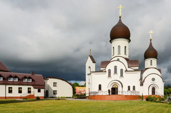 Iglesia en honor de la Protección de la Madre de Dios y en nombre de San Nicolás (Iglesia de Pokrovo-Nicolás ) — Foto de Stock