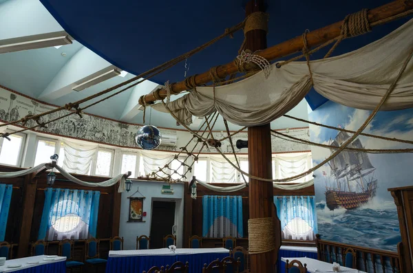Interiör av festvåning i restaurang "Santa Maria" i Mogilev, Vitryssland — Stockfoto