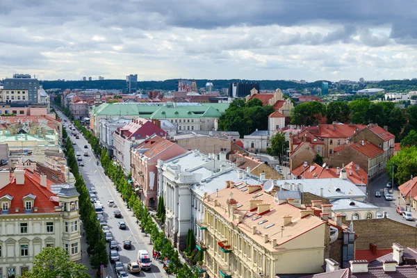 Pohled z ochozu zvonice na starém městě v Vilnius — Stock fotografie