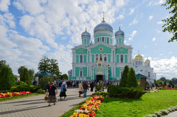 Trinity Katedrali ve köy Diveevo, Rusya Federasyonu Manastırda kutsal Trinity söyle, büyük melek-Diveevo başkalaşım Katedrali