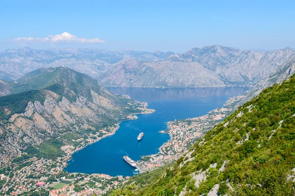 Vista panorámica desde arriba en Bahía de Kotor, Montenegro —  Fotos de Stock