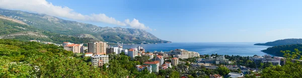 Panoramiczny widok z góry na Becici na wybrzeżu Adriatyku, Czarnogóra — Zdjęcie stockowe